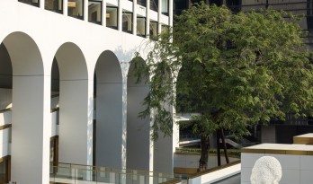 福斯特事务所在香港完成了一个改造项目 — 美利酒店大楼