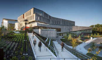 摩根州立大学 学生服务中心 / Teeple Architects