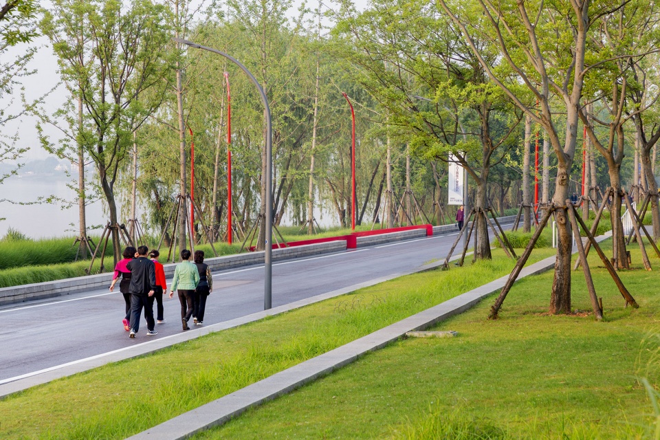 018-riverside-commercial-eco-park-china-by-collective-landscape-design-960x640.jpg